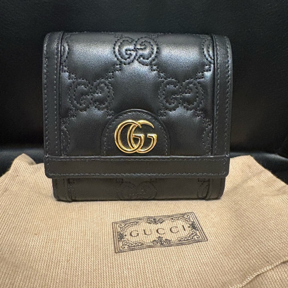 Gucci GG Matelassé Black Leather Wallet EUC